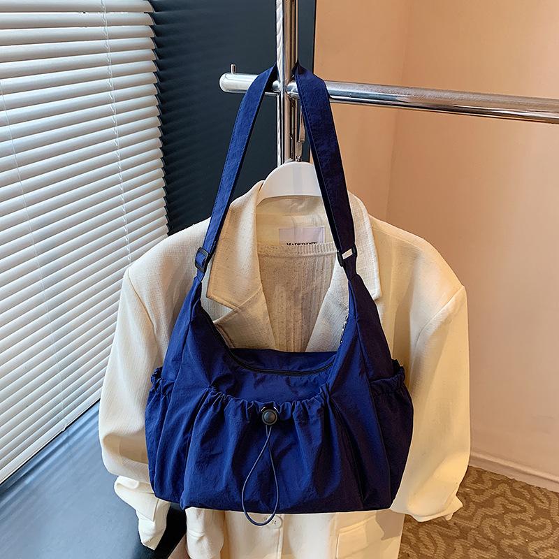 New Large-capacity Lightweight Bag Women's Casual Simple Literary and Artistic Shoulder Bag Fashionable Solid Color Drawstring Messenger Bag