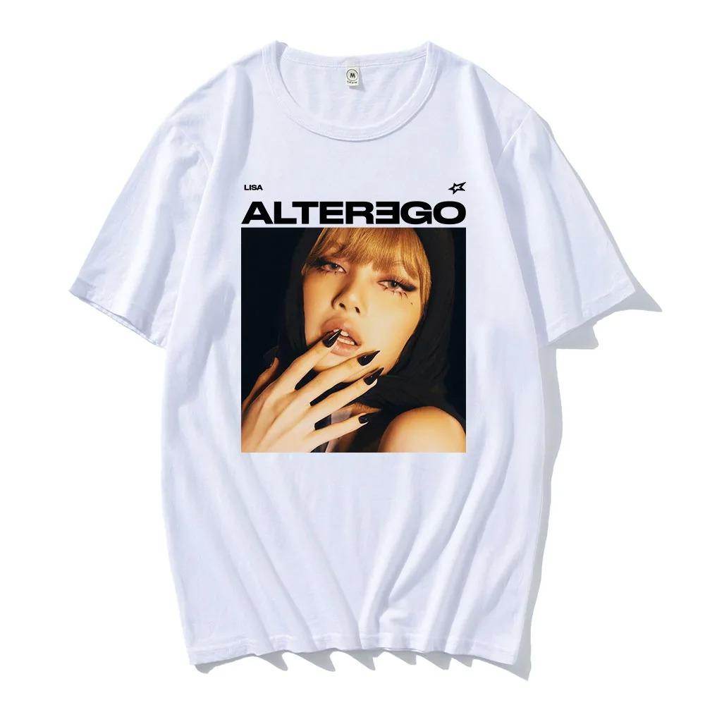 T-shirt Nera con Grafica Ritratto Sciarpa Iconica "ALTER EGO" di BLACKPINK Lisa | Merch Streetwear per Fan K-Pop