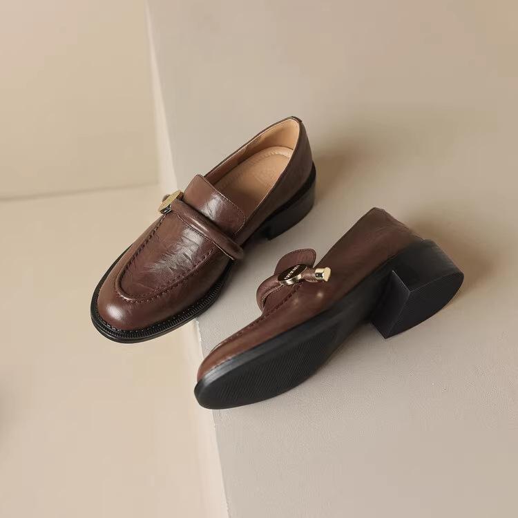 

Retro British style small leather shoes women s 2025 early spring and autumn new loafers low-heeled commuting temperament versatile single shoes 35 чёрный