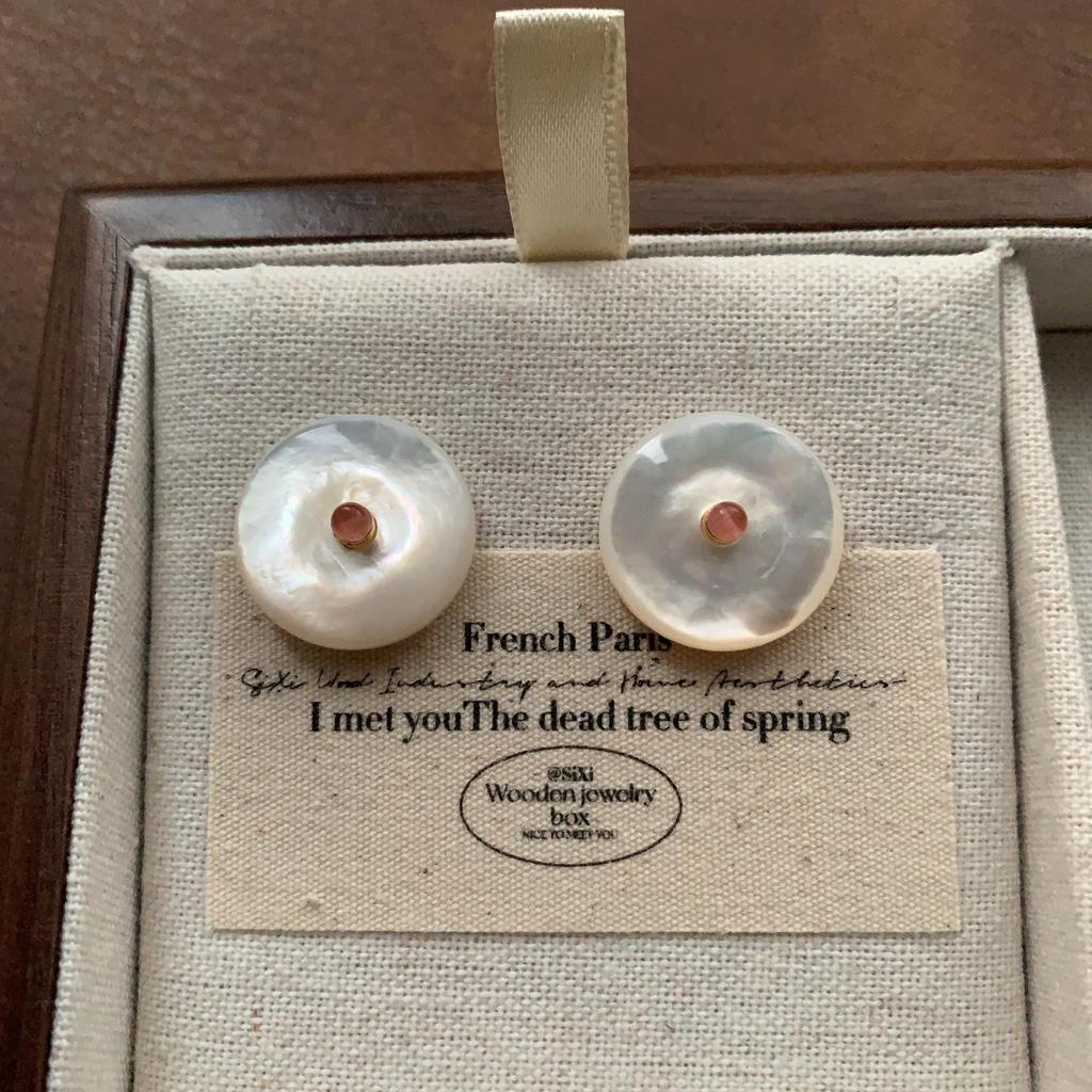 Light Luxury Natural Fritillary Shell Stud Earrings, Simple And Versatile Temperament, Advanced Sense Of Commuting, Daily Earrings, Women