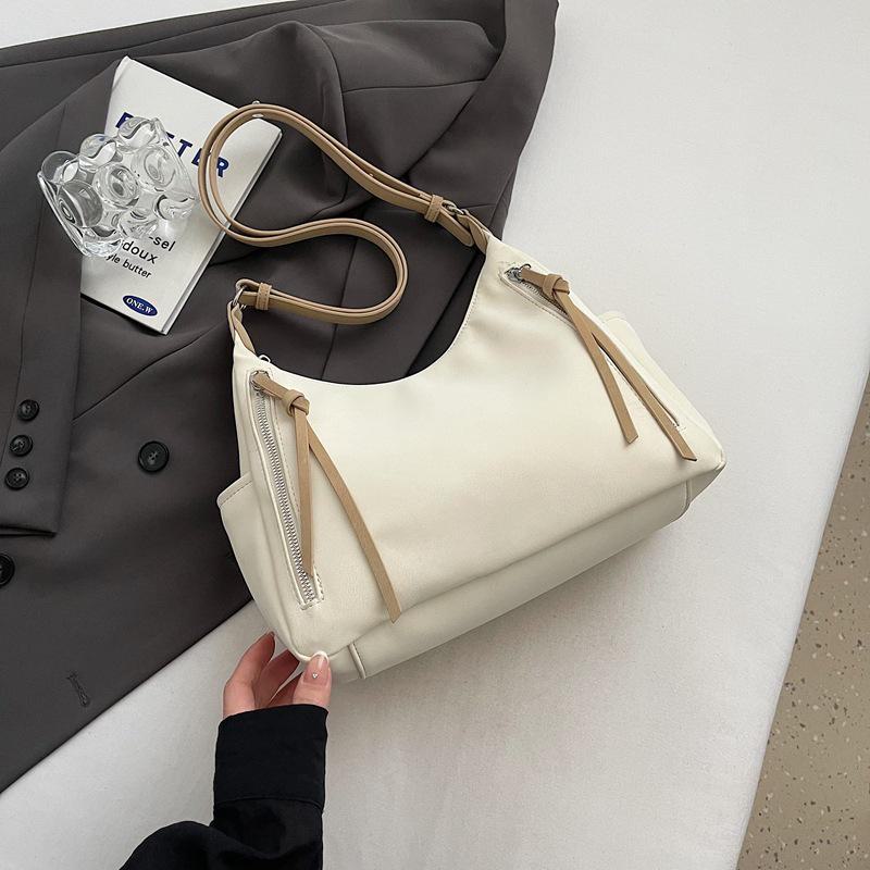 2024 Retro Large-Capacity Women's Contrast Color Shoulder Bag - Autumn/Winter Commuter Pillow Messenger