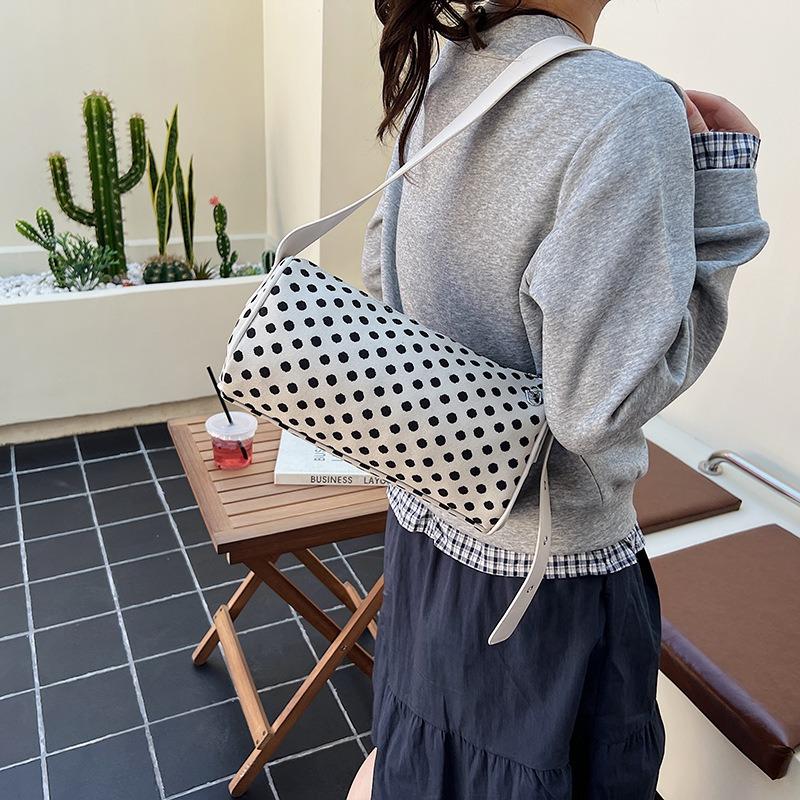 High-value shoulder bag women's black and white polka dot rectangular adjustable versatile commuter messenger bag versatile underarm bag