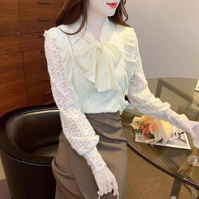 Korean Style Women's Long Sleeve Lace Base Layer - Elegant Velvet-Lined Winter 2025 Top