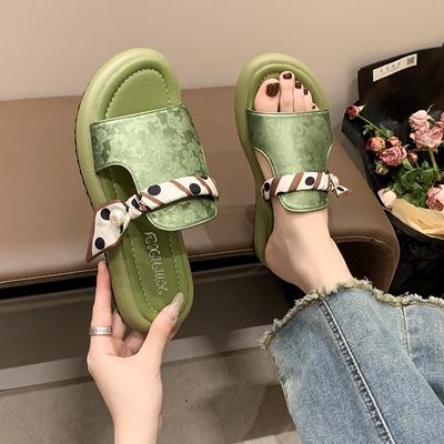 2024 Sommer Neue Offene Spitze Sexy Solide Peep Toe Dicke Sohle Keilabsatz Hausschuhe für Frauen Oberbekleidung Bequeme Damensandalen