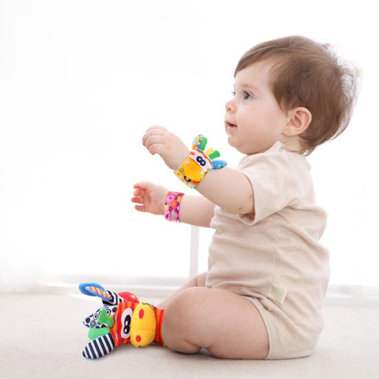 Κάλτσες Κουδουνίστρες Μωρού Παιχνίδια Καρπού Παιχνίδια Μωρού Υψηλής Αντίθεσης Ασπρόμαυρα Παιχνίδια Μωρού Ανάπτυξη Εγκεφάλου Παιχνίδια Βρέφους Δώρα για Νεογέννητα Αγόρια Κορίτσια