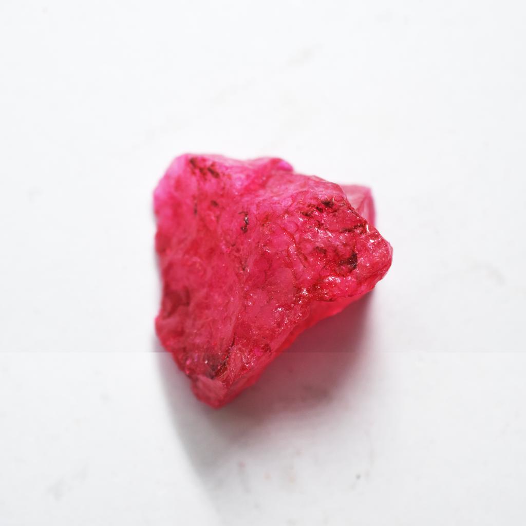 Natural Red Ruby Loose Gemstone Uncut Raw Rough 911.15 ct for Lapidary and Gem Collections