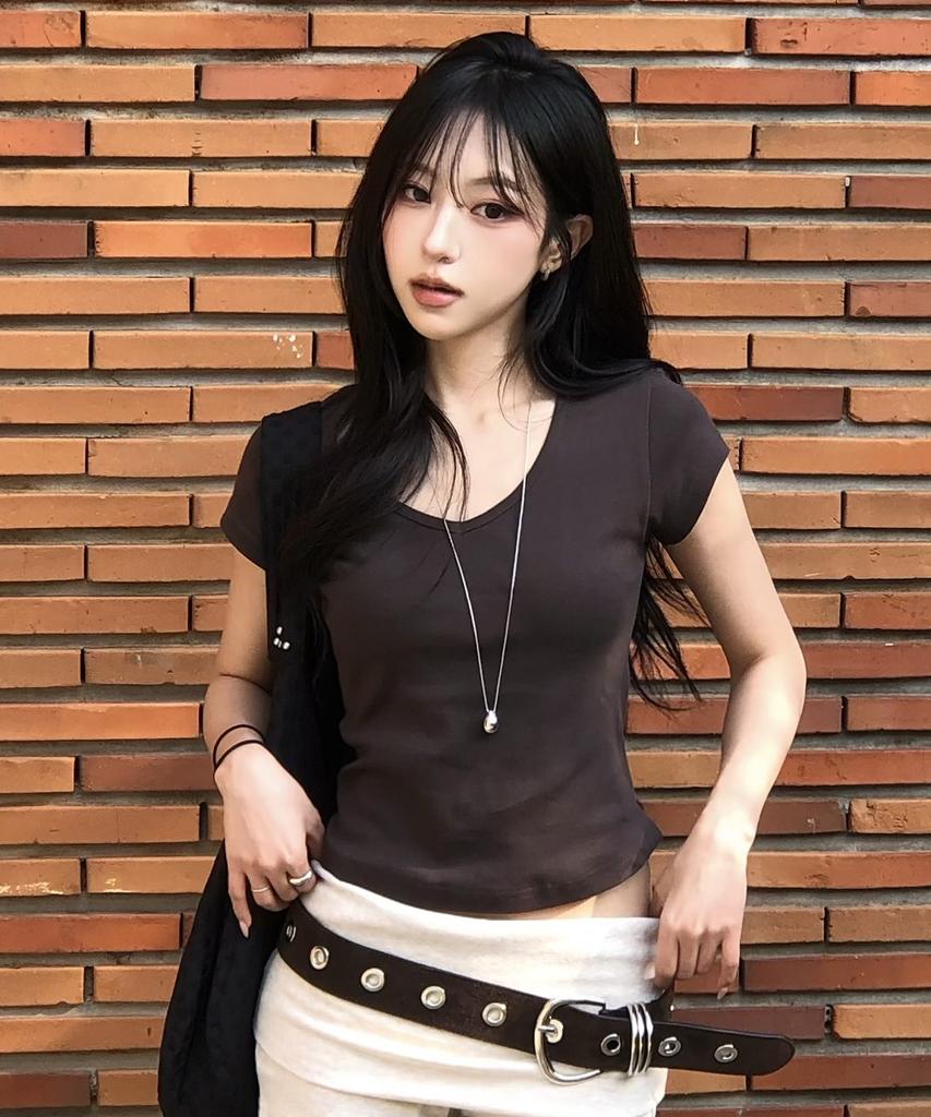 Kyuliti C 90S Line V-Neck Half-Sleeve T-Shirt_Brown