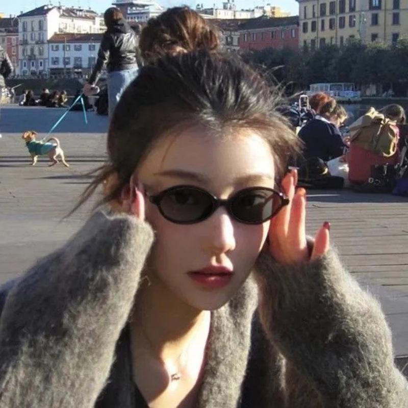 Ultra-light oval color-changing myopia glasses, nerd women can be equipped with myopia, no makeup artifact, retro flat mirror tide