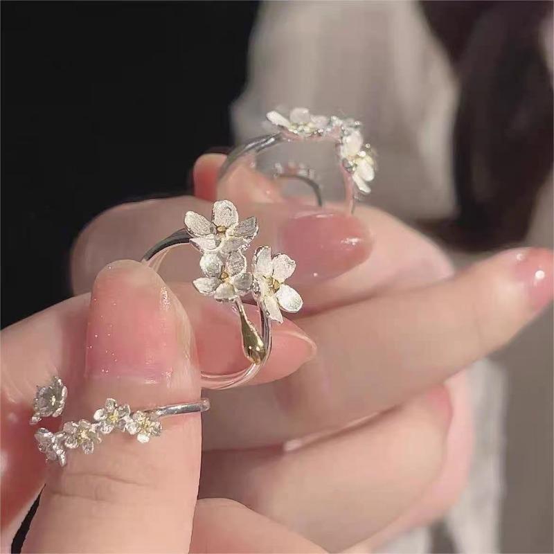 Ring - Flowing Floral Pattern Opening Ring - Adjustable Simple and Three-dimensional Flower Design - Ring for Index Finger