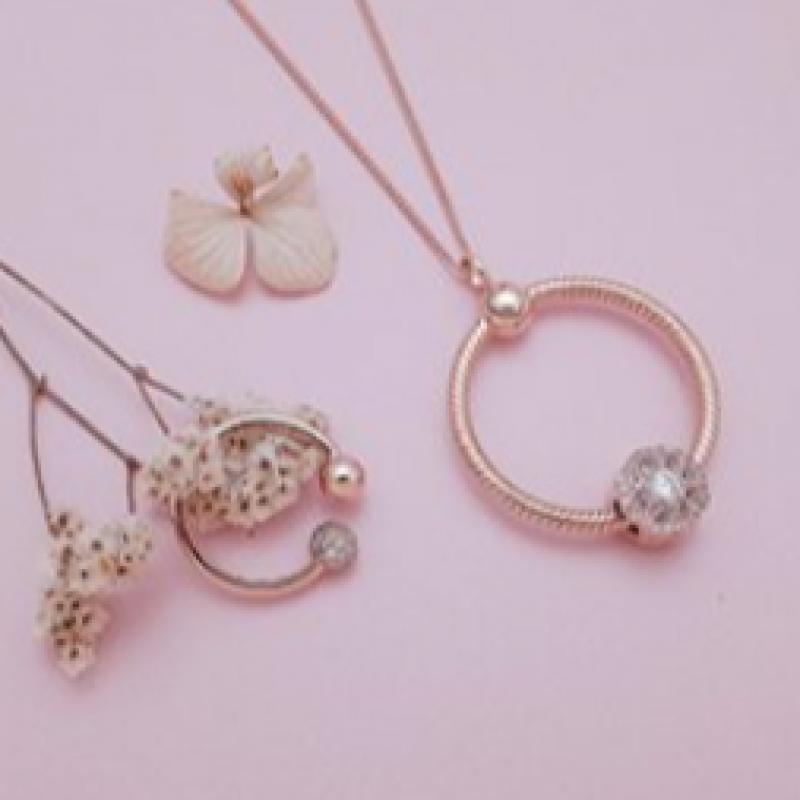 Pandora MOments O Anhänger Klein 388296