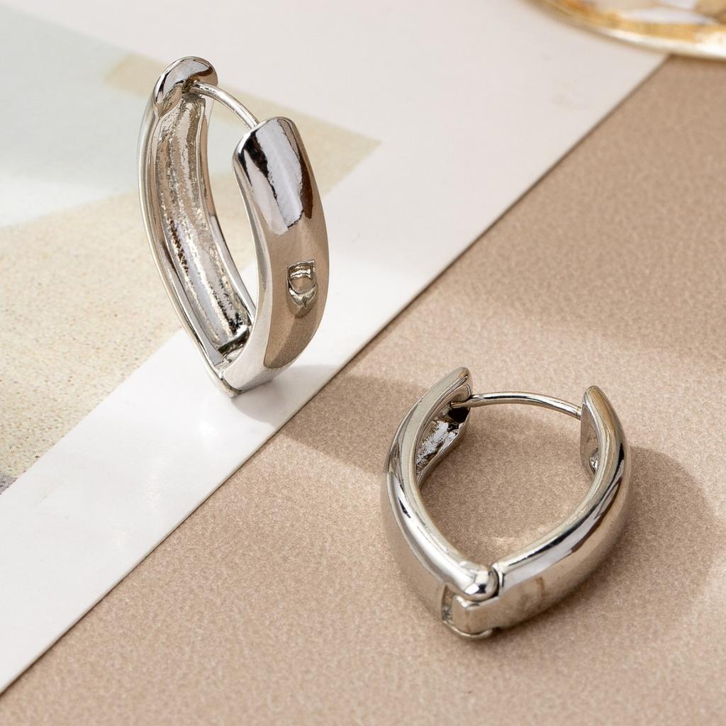 V-shaped Glossy Earrings Simple and Exquisite Stud Earrings Elegant and Sweet Trendy Earrings