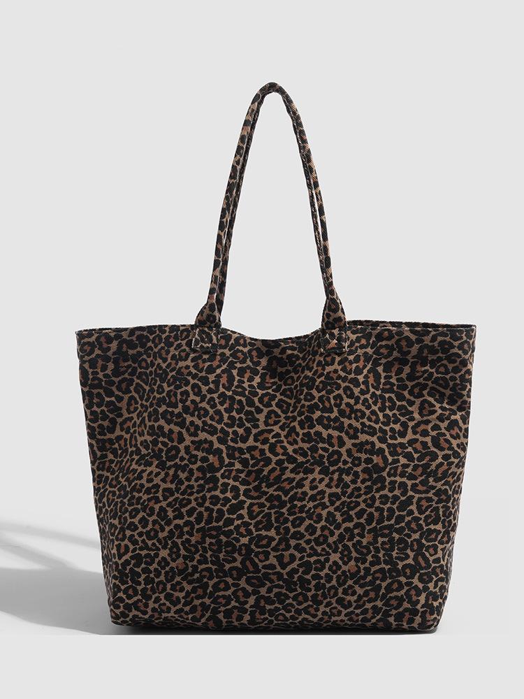 

Korean niche leopard print canvas bag women s summer new casual lazy wind shoulder bag large-capacity commuter tote bag леопард друку кольору