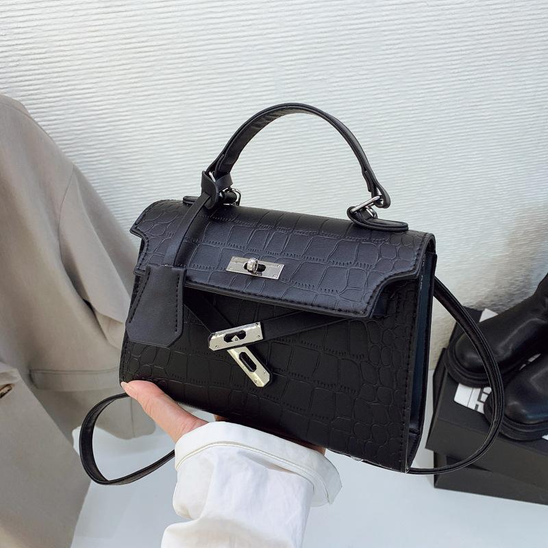 

Взрыв популярности интернет-знаменитости однотонная новая маленькая квадратная сумка женская универсальная личность досуг высокое чувство тренда сумка-мессенджер для通勤 чёрный