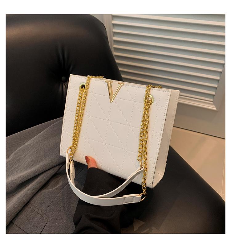 2023 Retro Casual Winter Tote: Large Capacity Solid Color Diamond Lattice Underarm Bag