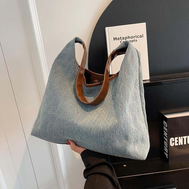 

Restandrecreation retro large-capacity bag women s denim shoulder bag tote bucket bag світло-синій колір