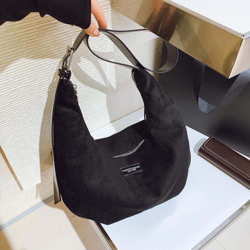 

Suede commuter large-capacity messenger bag women s 2025 autumn new lazy style simple underarm shoulder bag