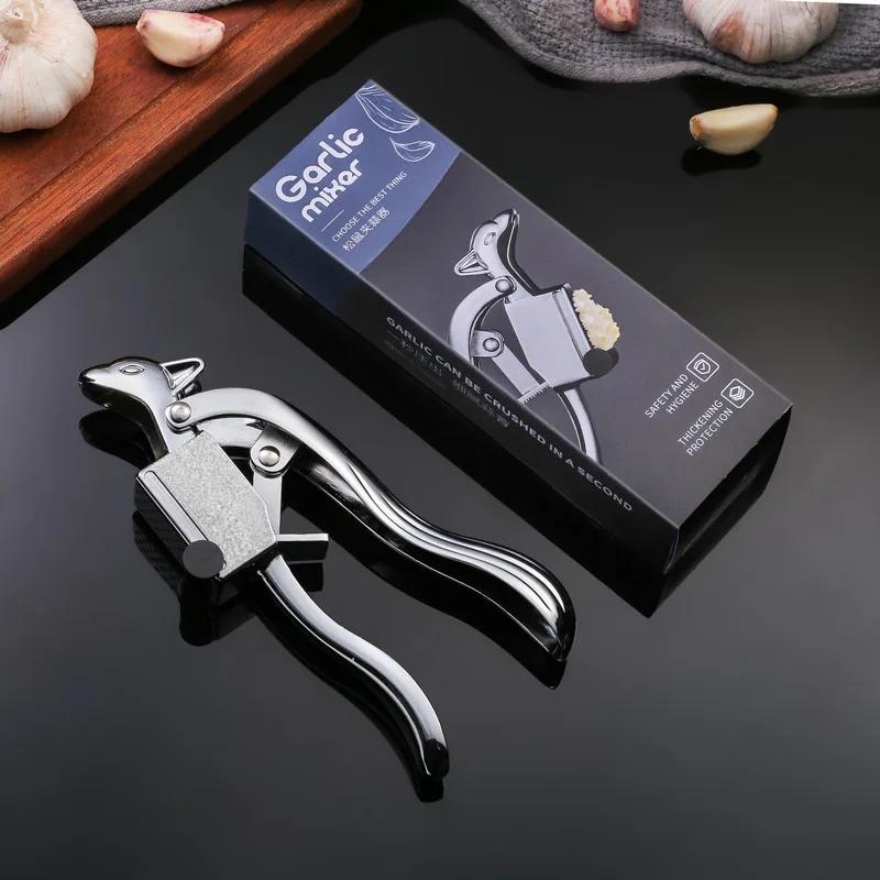 Creative Design squirrel garlic press hand garlic masher zinc alloy garlic clip stainless steel manual garlic masher