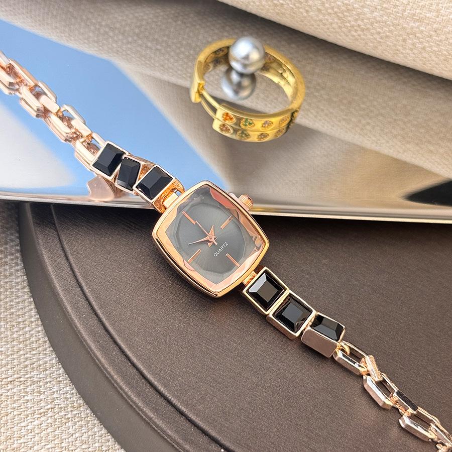 Colorful Small Sugar Alloy Bracelet Watch Exquisite Square Case Simple Dial Fashion Versatile Ladies Quartz Watch Reloj Mujer