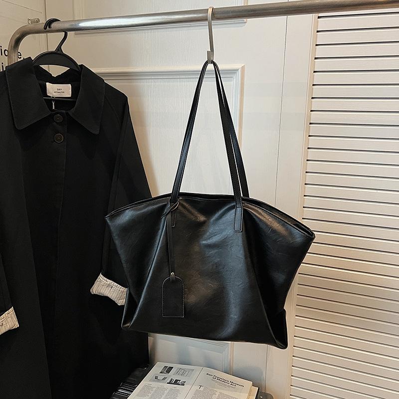 Retro Tote Bag, Large-capacity Women's Commuter Bag 2025 New Simple Underarm Bag, Versatile Shoulder Bag, One Piece Is Sent On Behalf of Others.