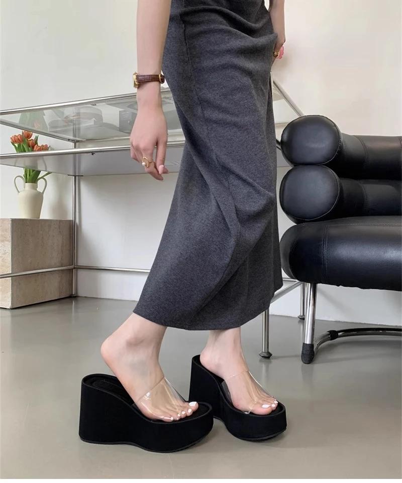 2025 Letní robustní dámské pantofle Módní PVC transparentní platforma Klínkový podpatek Nazouváky Dámská ležérní venkovní plážová obuv