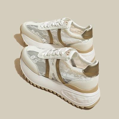 Sports mesh schoenen ademend mesh Forrest Gump schoenen binnen hoogteverhoging vader 2025 nieuwe zomer kleine witte sandalen platform damesschoenen