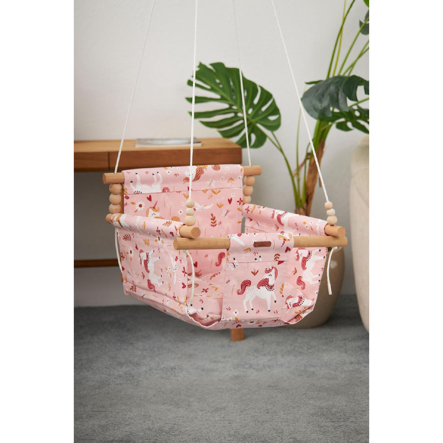 

Natural Cotton Fabric With Unicorn Patterned чистий