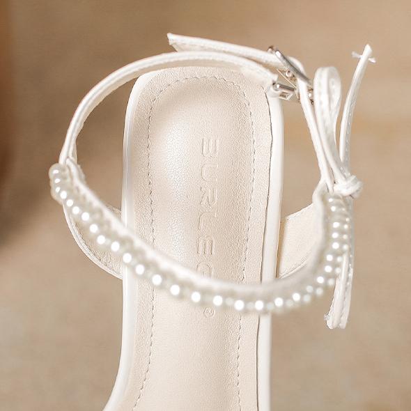 Женские босоножки на массивном каблуке. Летние босоножки на высоком каблуке — фото 13