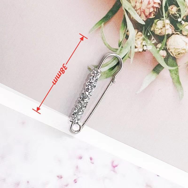 Waist-Slimming & Anti-Exposure Brooch Pin – Clothing Accessory for Secure Fit