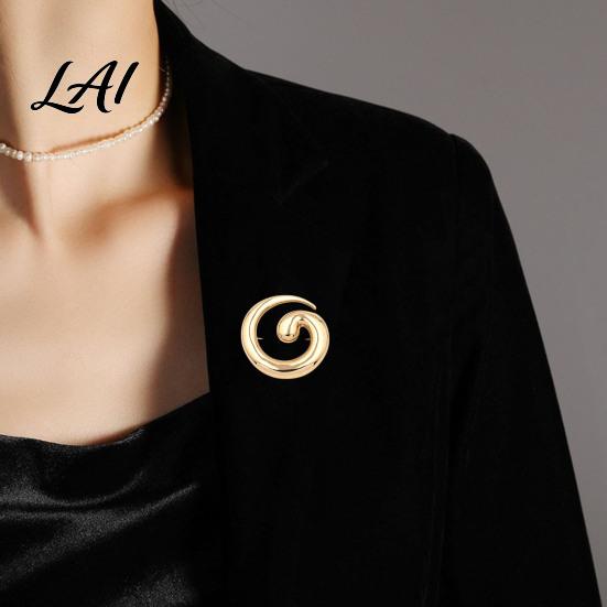 Spiral Design Brooch Minimalist Geometric Pin Art Badge for Men Women Decorative Alloy Pin Coats Suits Sweaters Scarves Clothing Decoration