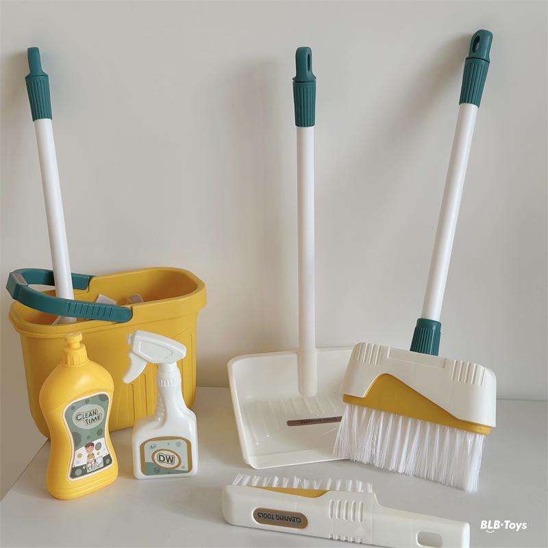 Children's Pretend Play Cleaning Toy Set - Sweeping Robot & Tools