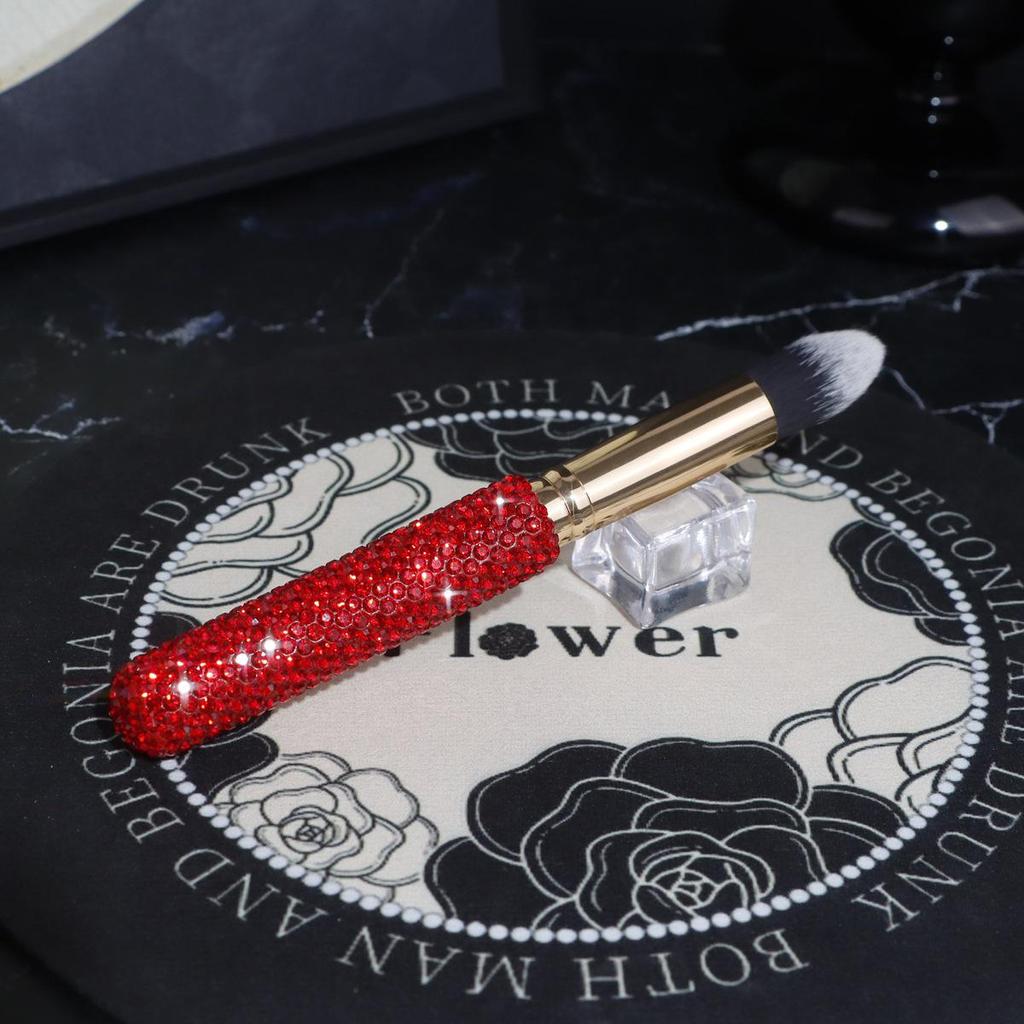 Luxury Diamond-Studded Contour Brush: Soft High-End Shadow & Concealer Brush
