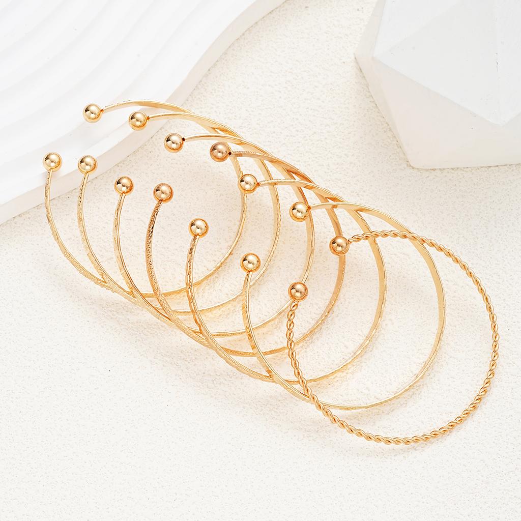 7 Stuks/Set Punk Gouden Kleur Armbanden voor Vrouwen Streetwear Goth Hart Prints Metalen Ontwerp Open Armband Mode Sieraden Cadeaus 2026