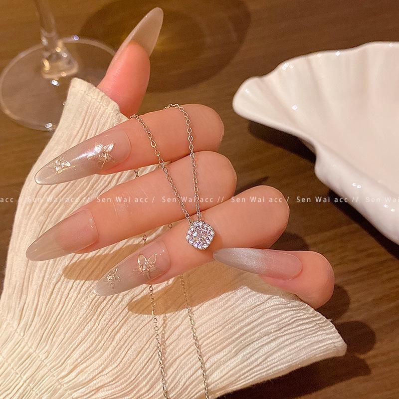 

Flash zirconium sugar cube titanium steel necklace women s light luxury temperament niche clavicle chain 2025 new popular accessories