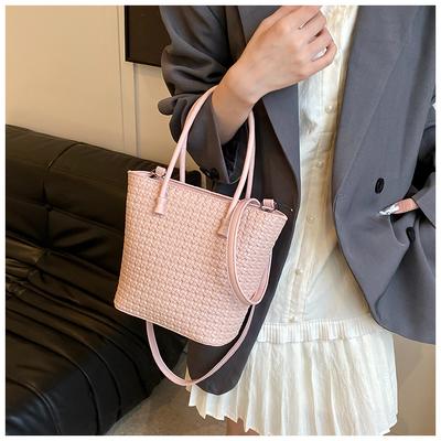 Large Capacity Portable Vegetable Basket Tote Bag, New Women's Bag, Trendy and Fashionable Commuter Shoulder Messenger Bag