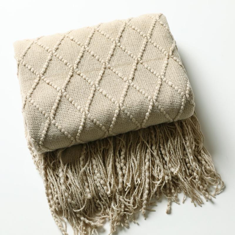 

Sofa throw blanket, sofa cover, hollowed-out bed runner for guesthouses and hotel model rooms, European and American style with tassels 127*152+15CM Required хаки