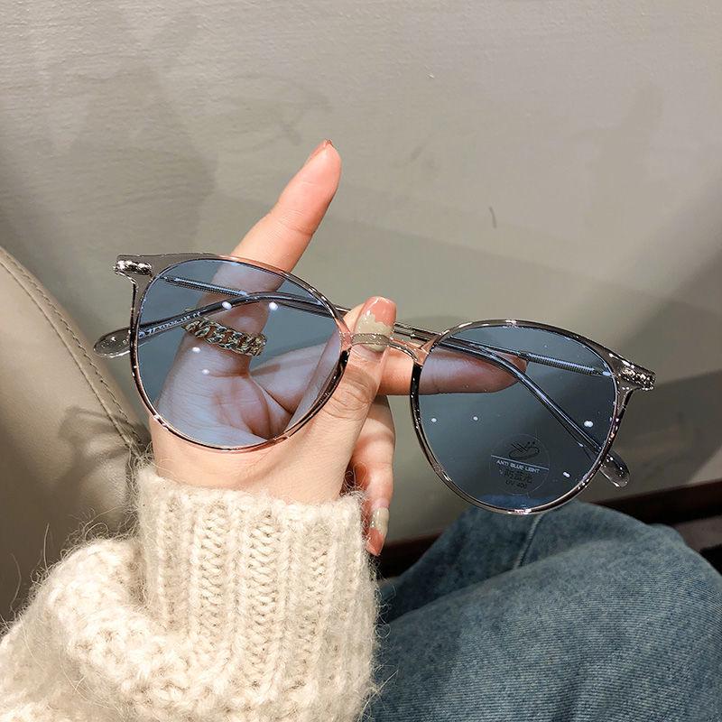 Women's Photosensitive Myopia Glasses: Stylish Korean Frames, Tea-Colored Lenses, Prescription-Friendly, Perfect for Bare-Faced Looks, Trending Now!