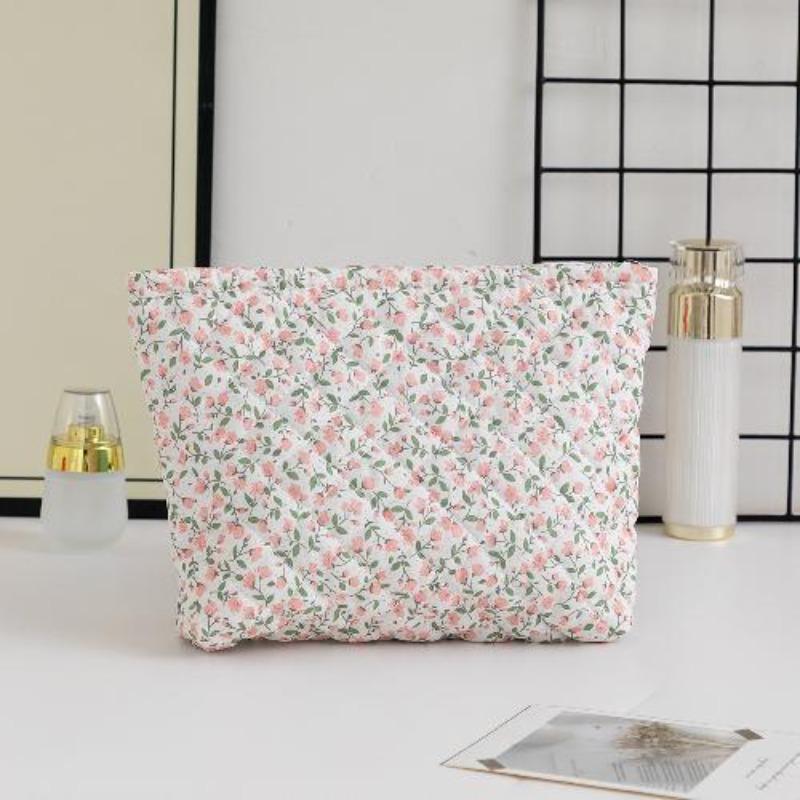 Floral Print Quilted Cosmetic Bagfor Girl Large Toiletry Pouch Organizer for Handbag Cute Women Wash Travel Accessories