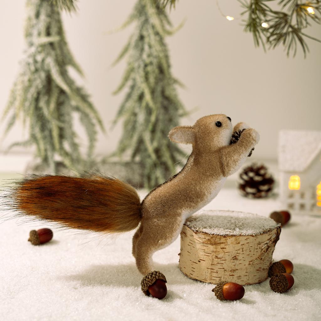 Realistic Foam Squirrel Hanging Ornament Christmas Tree Decor Woodland Animal Figurine with Faux Fur Tail Pine Cone Home Decor