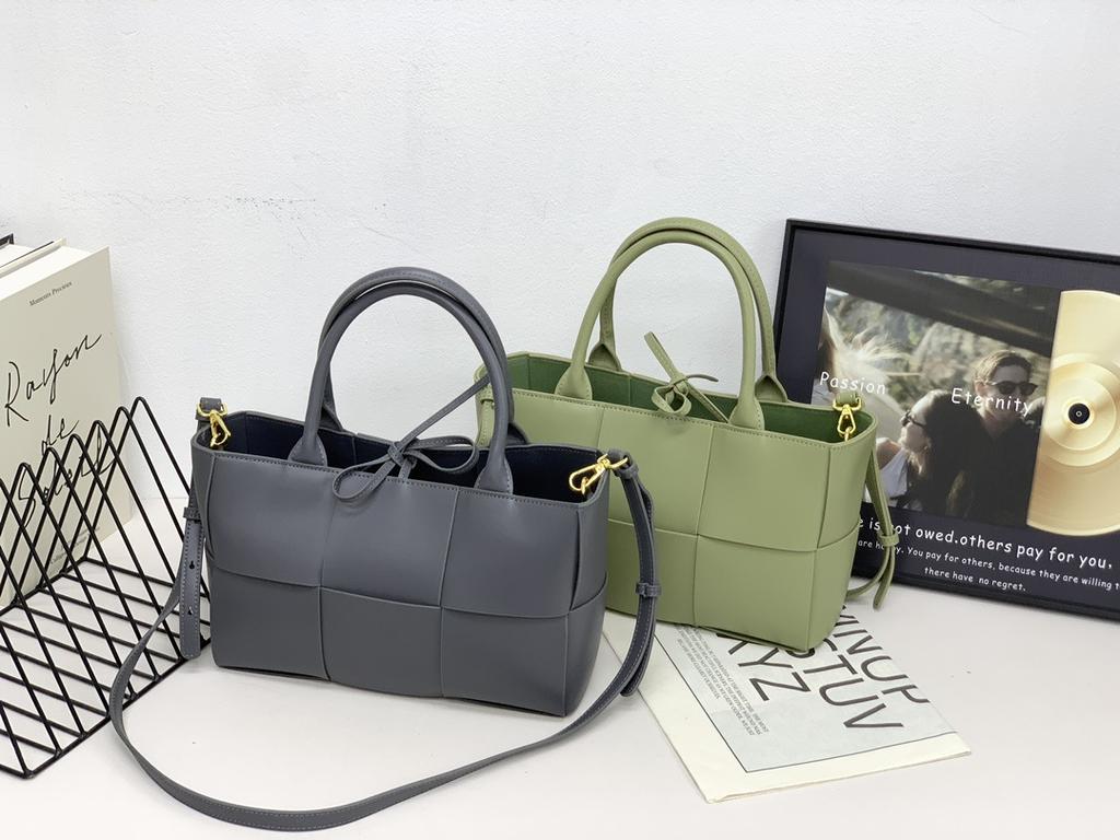 Cross-border hot-selling 28CM cowhide woven portable tote bag, genuine leather handbag, commuting versatile single shoulder messenger women's bag