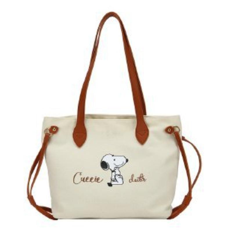 

The new canvas shoulder handbag is beige, one size fits all, and it is daily matched in the street trend shoulder bag. There is no sewing line. one size fits all