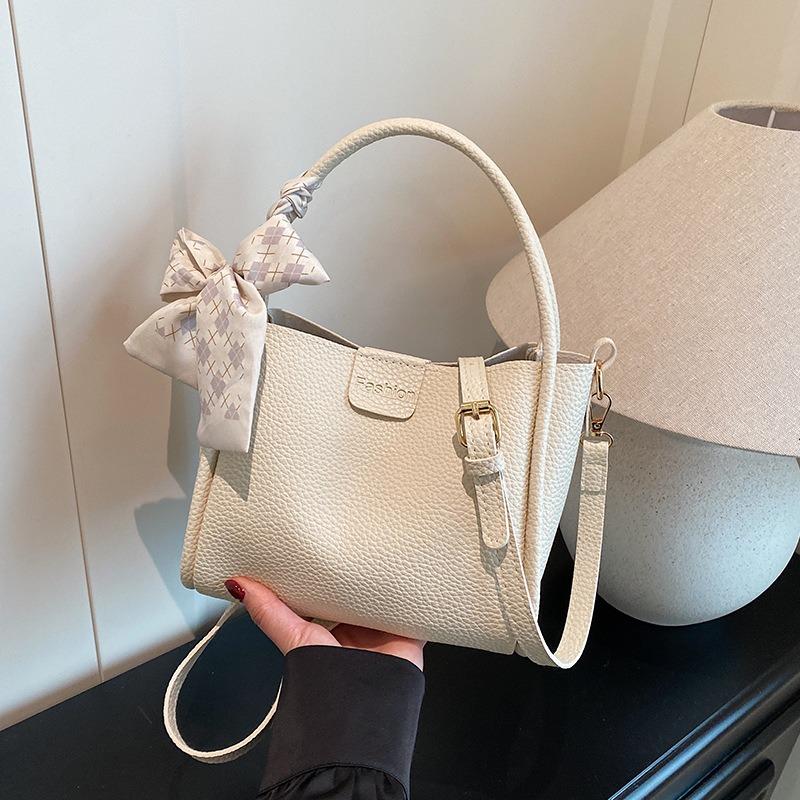 This New Fashionable and Popular Vegetable Basket Handbag Bag Women's Bucket Bag Commuter Shoulder Messenger Bag Spring
