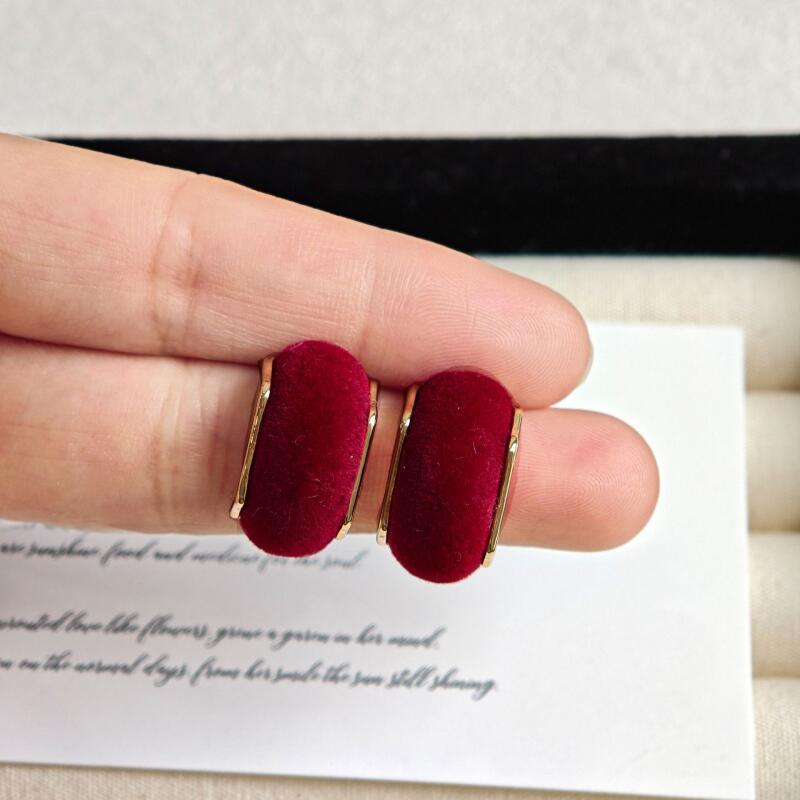 Vintage Wine Red Velvet C-Shaped Earrings for Women Girls Temperament Elegant Stud Earrings Daily Commute Jewelry Accessories