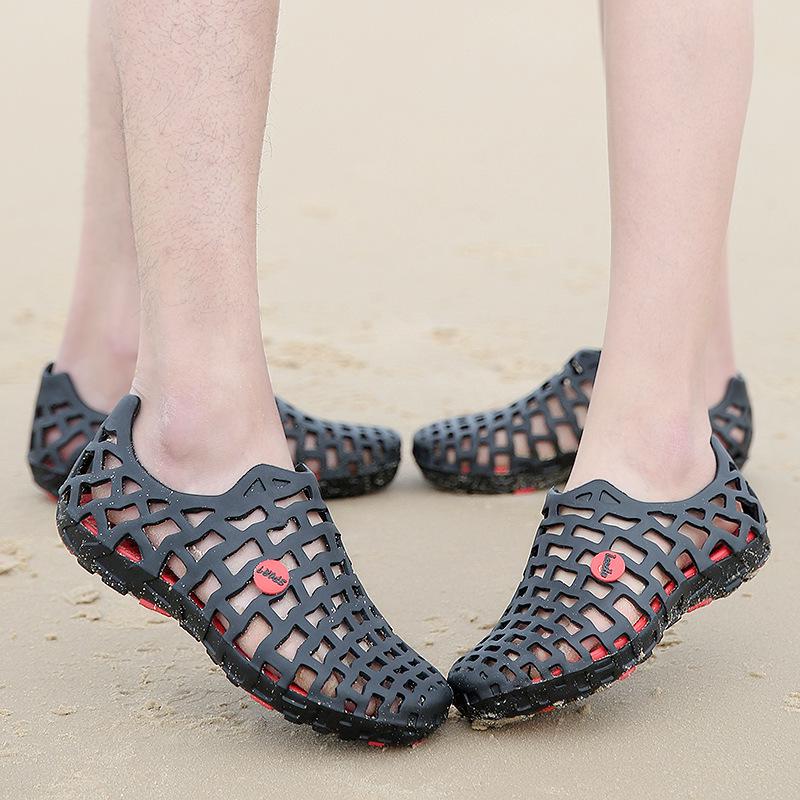 Sommer atmungsaktive Hohl-Wasserrutschen-Sandalen für Paare