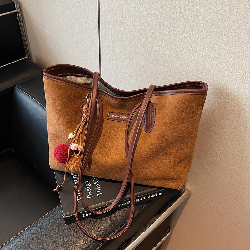 Large Capacity Suede Bag Women's Autumn and Winter 2025 New Versatile Shoulder Bag Casual Work Commuter Tote Bag