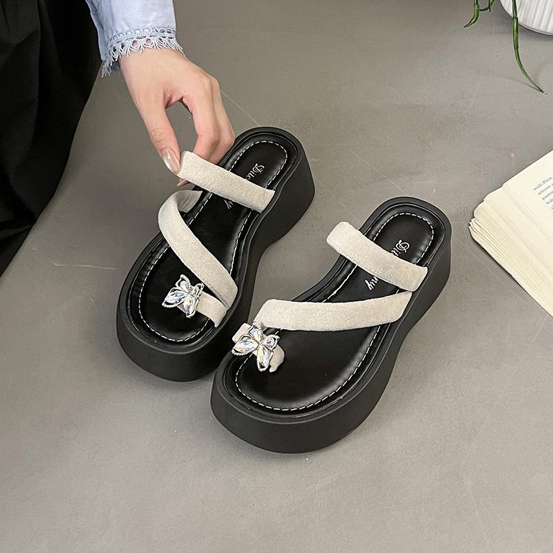 toe thick-soled cool slippers for women in the summer of 2025, new models for small people to increase their height and wear beach shoes