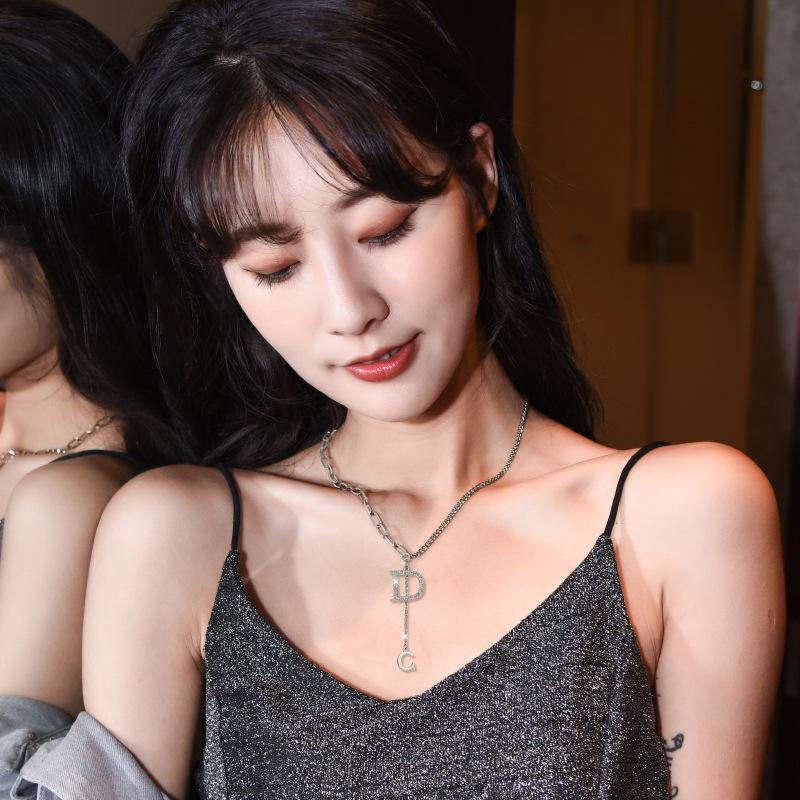 Autumn And Winter Versatile D Letter Fringed Women'S Necklace Douyin Same Collarbone Chain And Sweater Chain