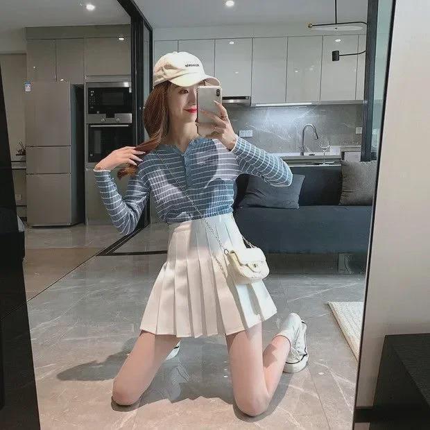 Dámská japonská kostkovaná skládaná sukně s vysokým pasem a černá souprava jednotné košile JK