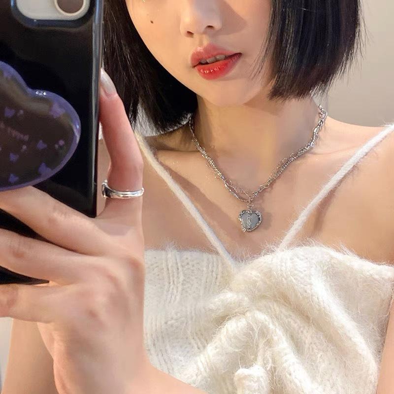 Light Luxury Letter Love Necklace Women's High Sense Niche Design Collarbone Chain Sweet Cool Wind Alloy Accessories Neck Chain Summer