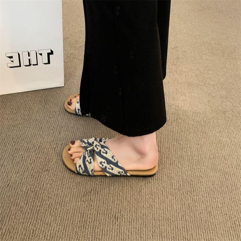 French flat-bottomed cross-word slippers fairy fairy style with skirt beach cool slippers 2025 new summer wear