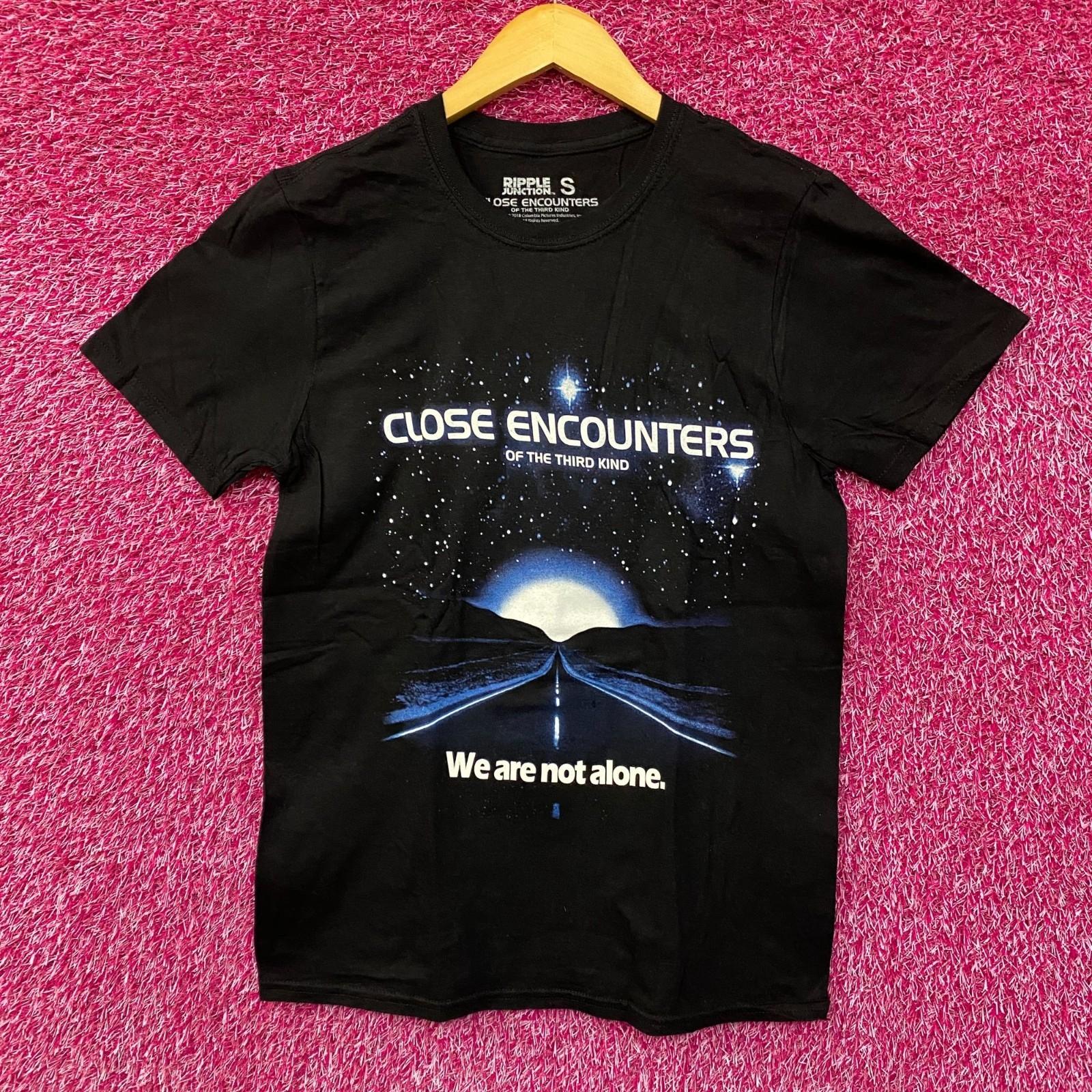 Close Encounters of the Third Kind We Are Not Alone T-Shirt Small S